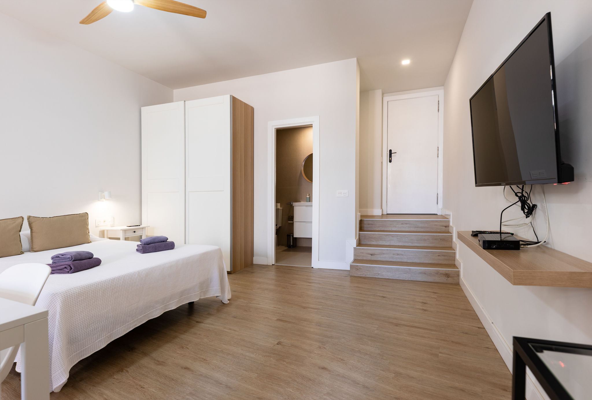BRISTOL_SUNSET_BEACH_Loft (7).jpg