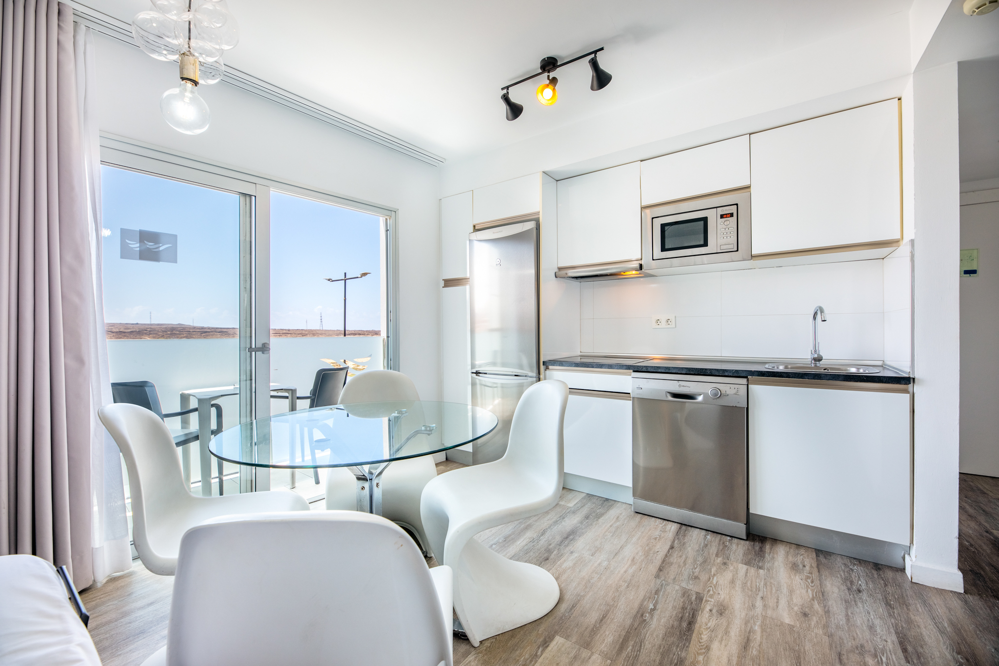 BRISTOL_SUNSET_BEACH_Suite_XXL (16).jpg