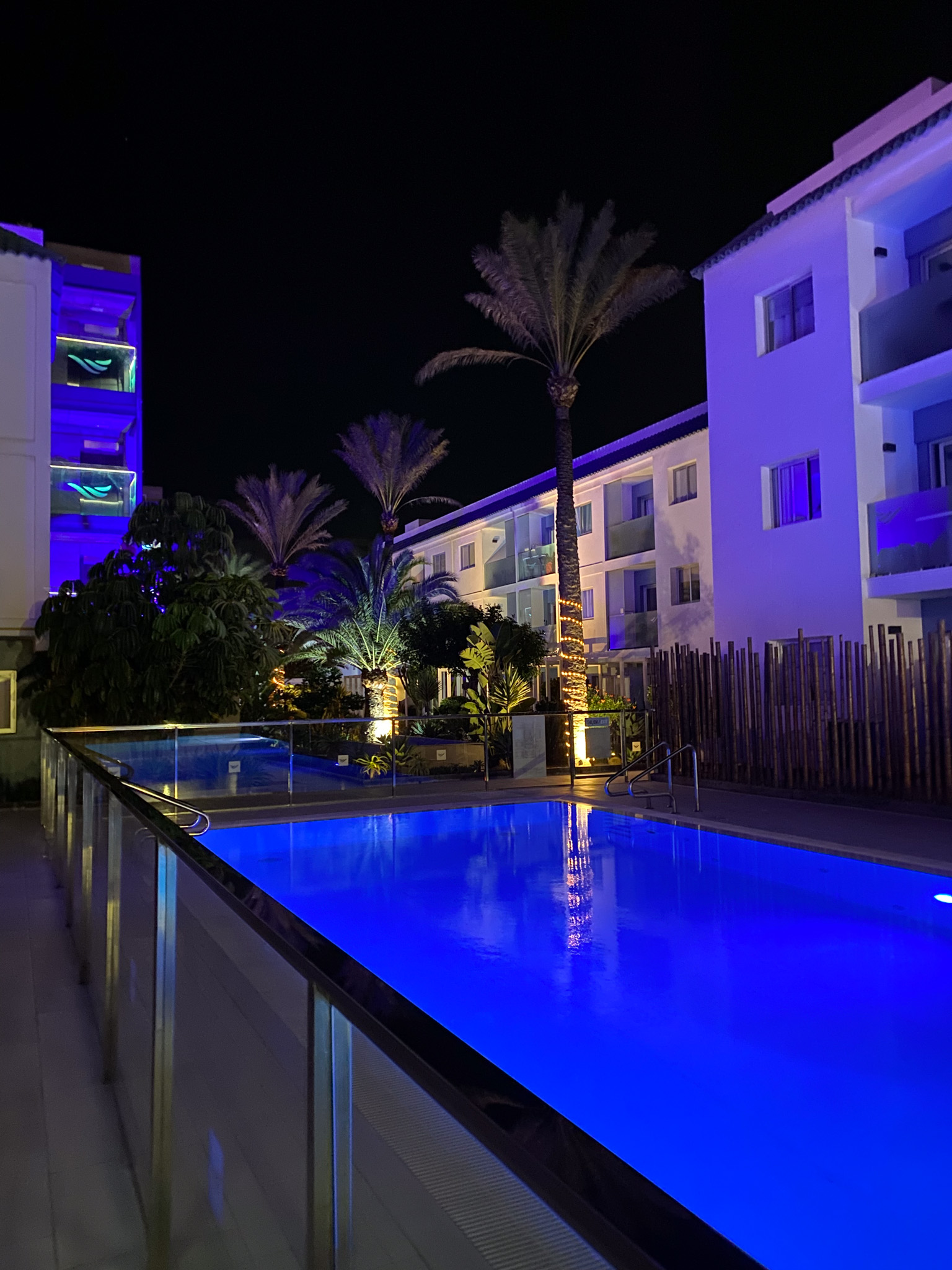 BRISTOL_SUNSET_BEACH_Pool (4).jpg