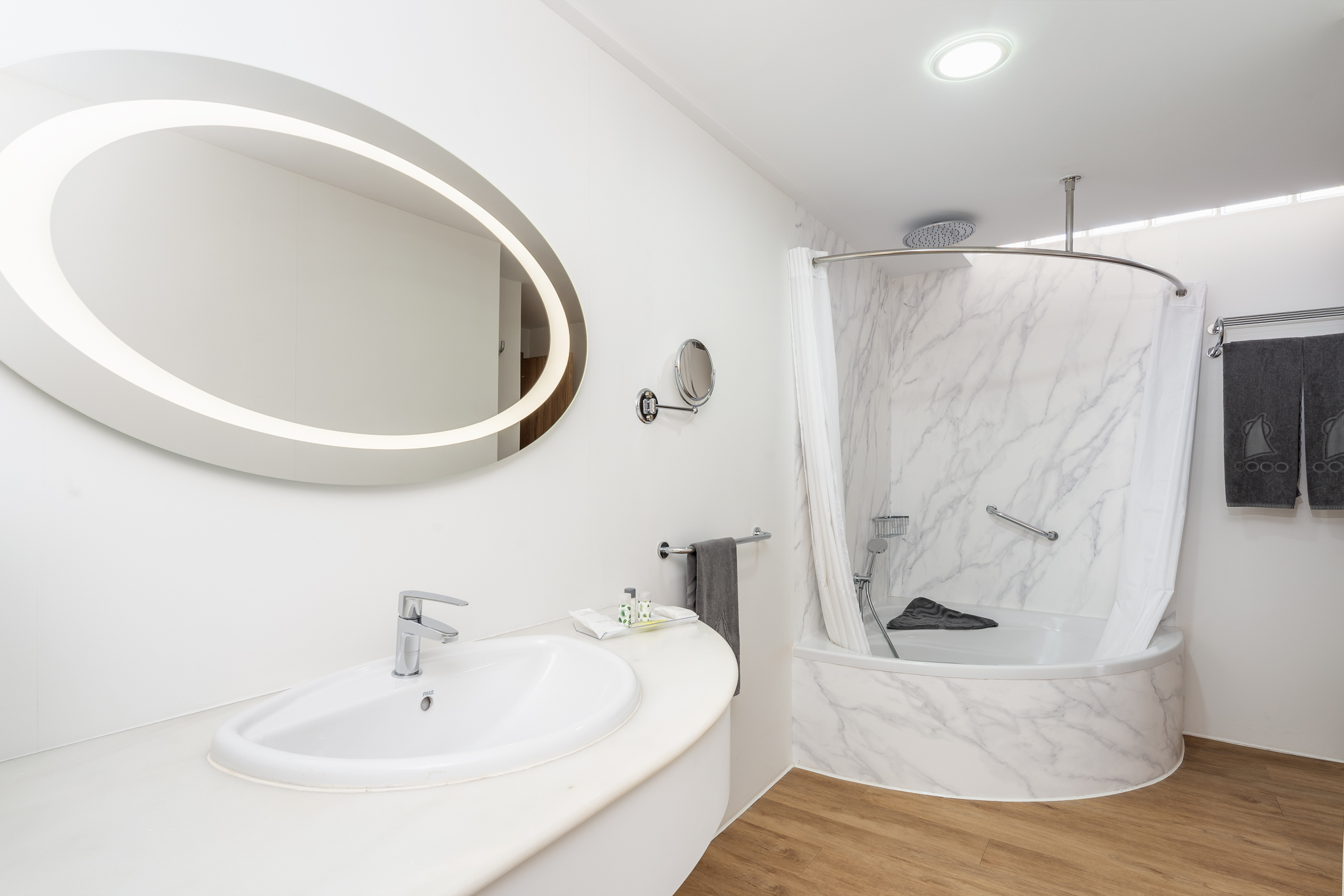 LIVVO_ESMERALDA_MARIS_JUNIOR_SUITE (08).jpg