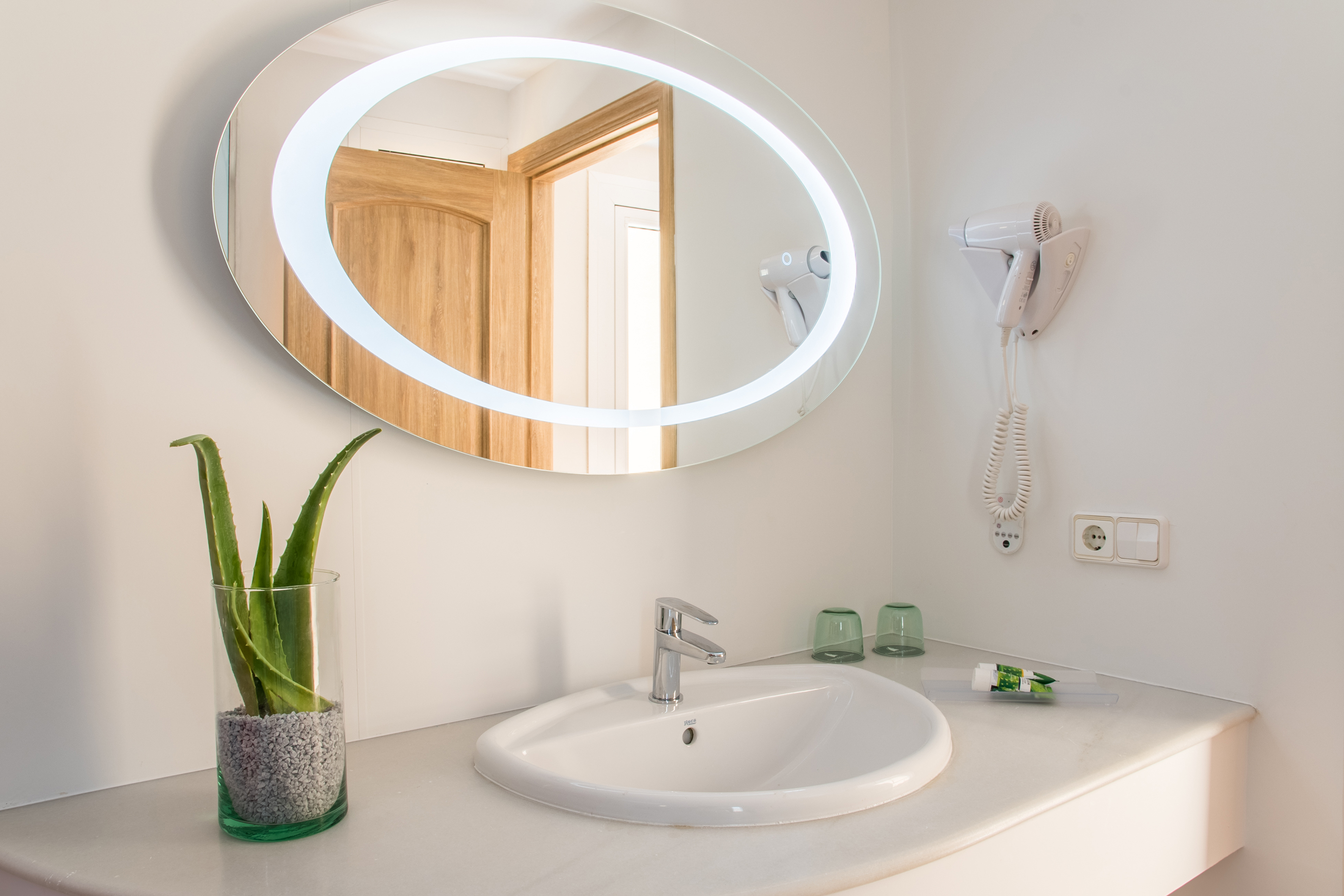 LIVVO_ESMERALDA_MARIS_JUNIOR_SUITE (09).jpg