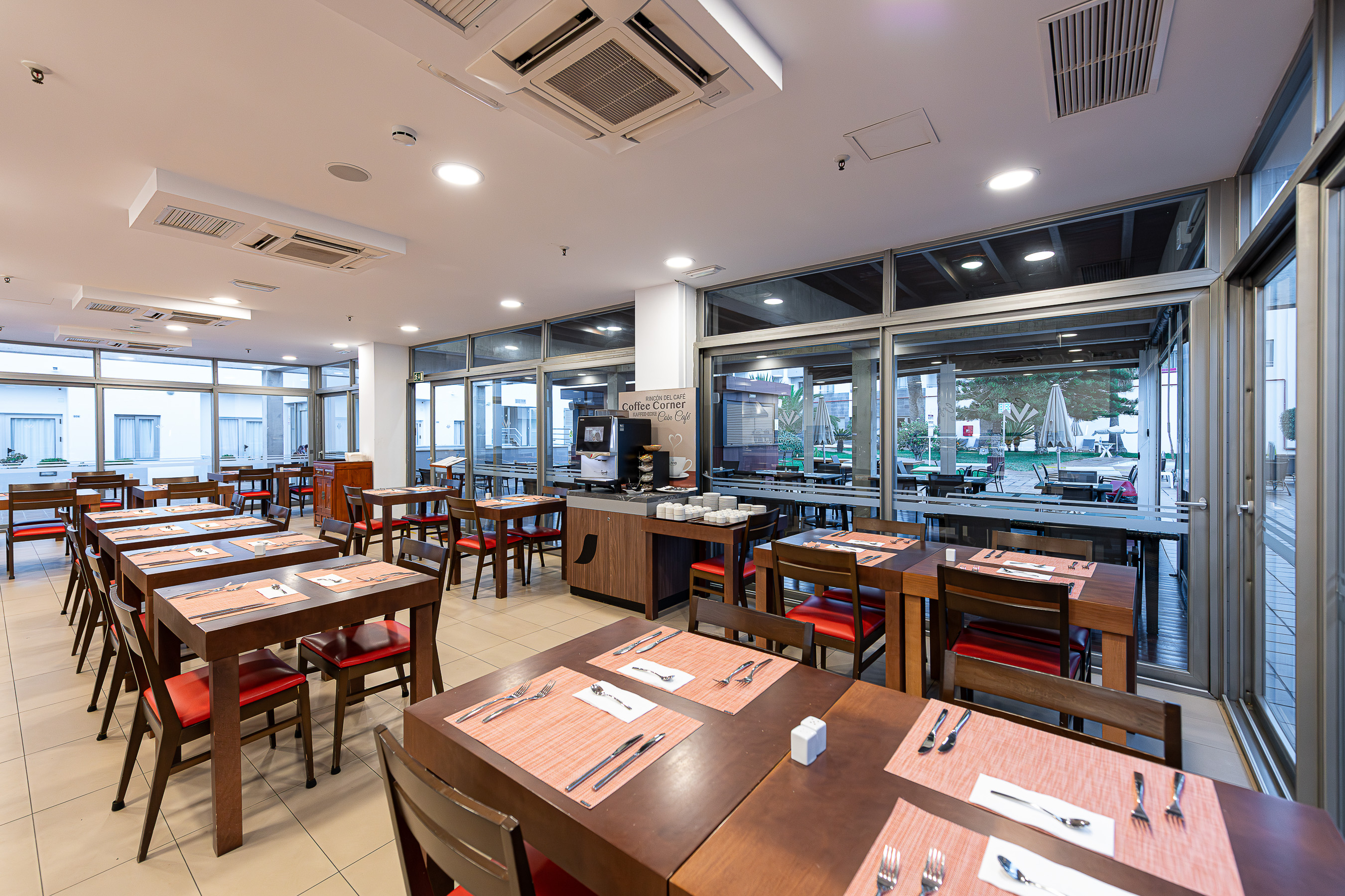 LIVVO_CORRALEJO_BEACH_BUFFET (1).jpg