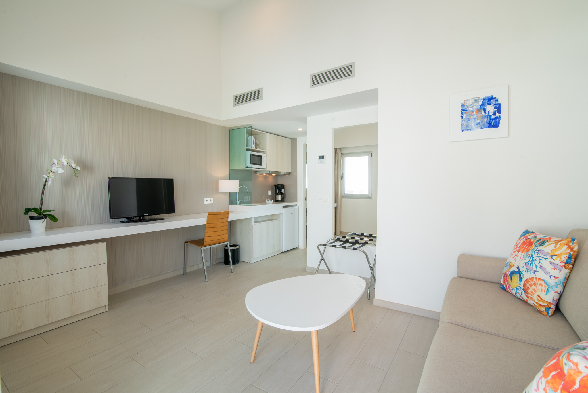LIVO_DUNAGOLFSUITES_SUITE (2).jpg