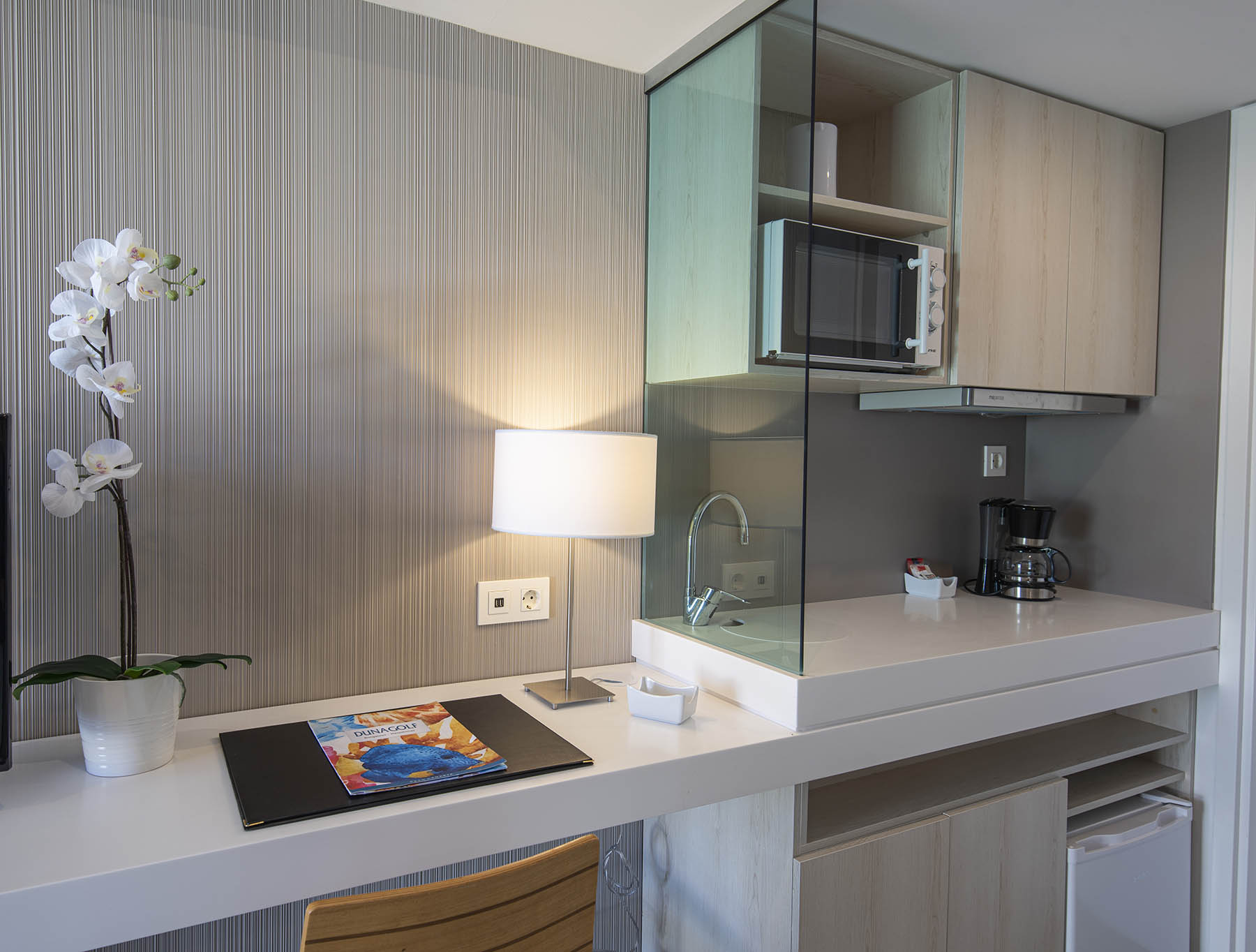 LIVO_DUNAGOLFSUITES_SUITE (4).jpg