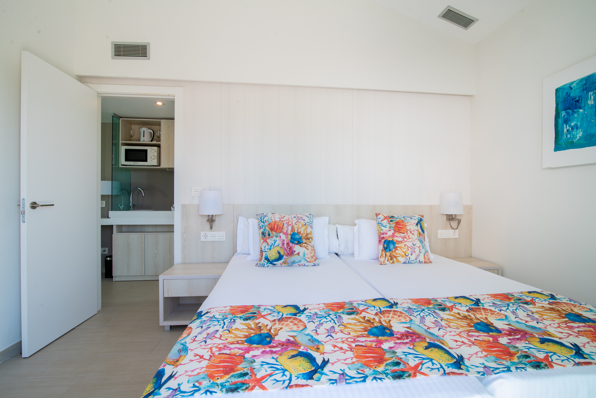 LIVO_DUNAGOLFSUITES_SUITE (5).jpg