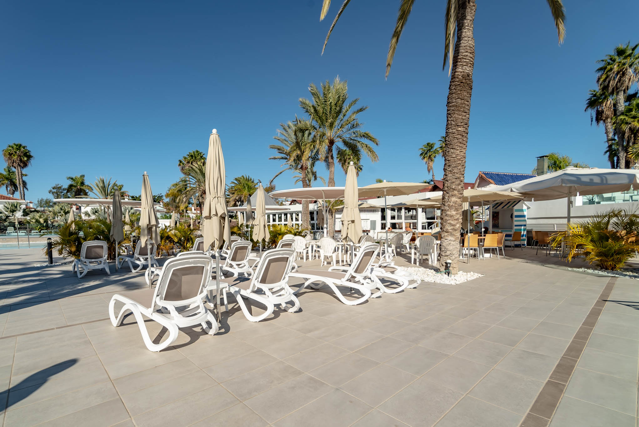 LIVVO_DUNAGOLF_SUITES_PISCINAS (6).jpg