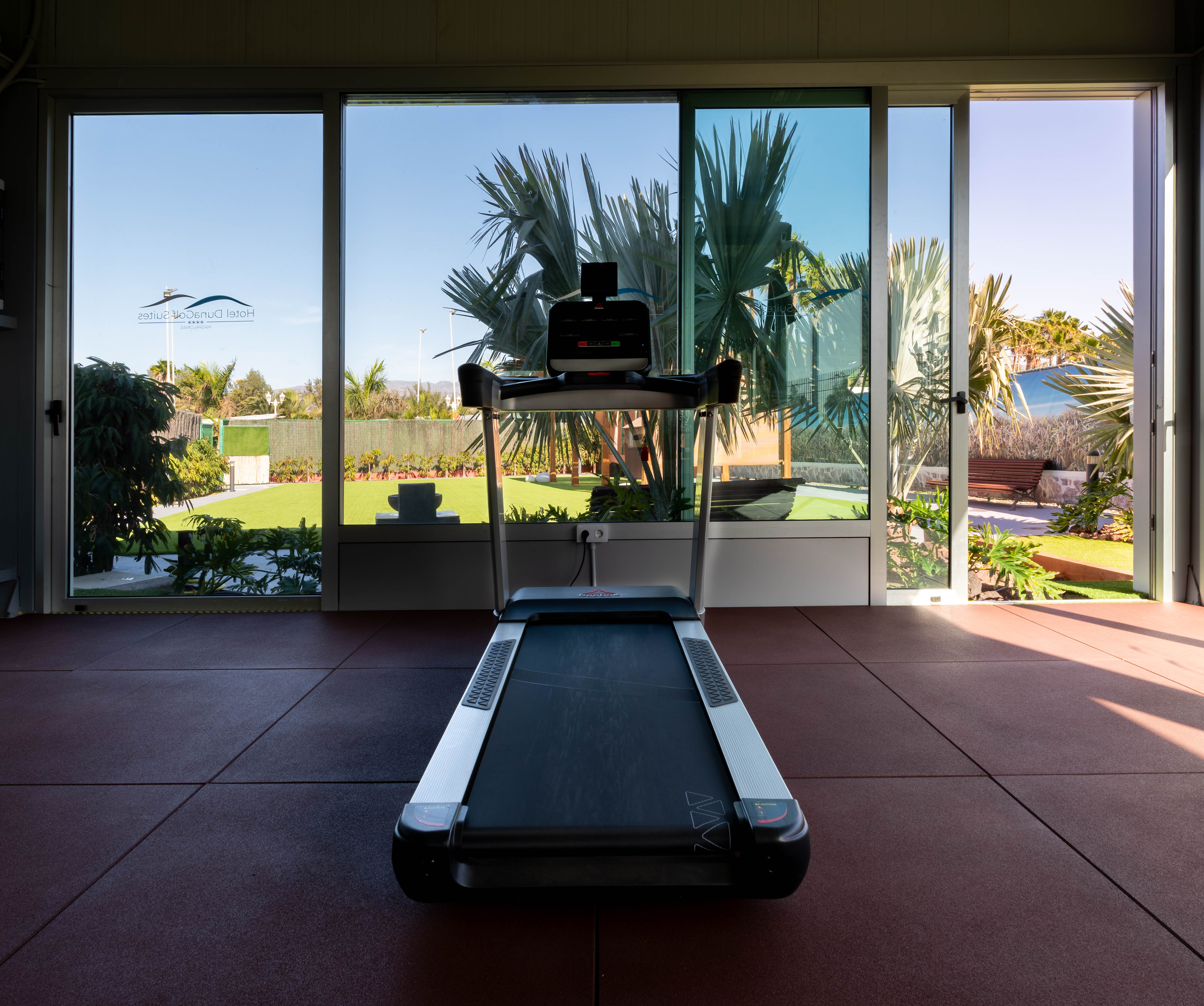 LIVVO_DUNAGOLF_SUITEES_ZONA_FITNESS_ Y_ ZONA YOGA (3).jpg