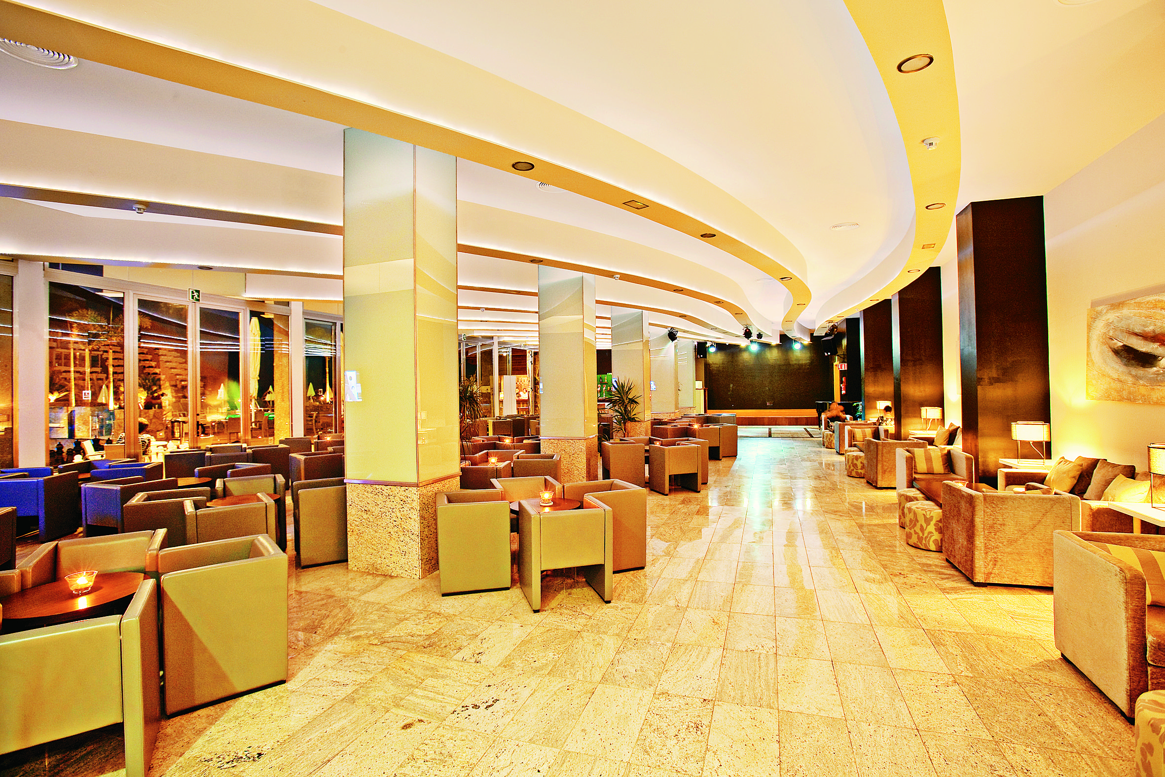 LIVVO_VALLE_TAURITO_BAR_LOBBY_PISCINA (2).jpg