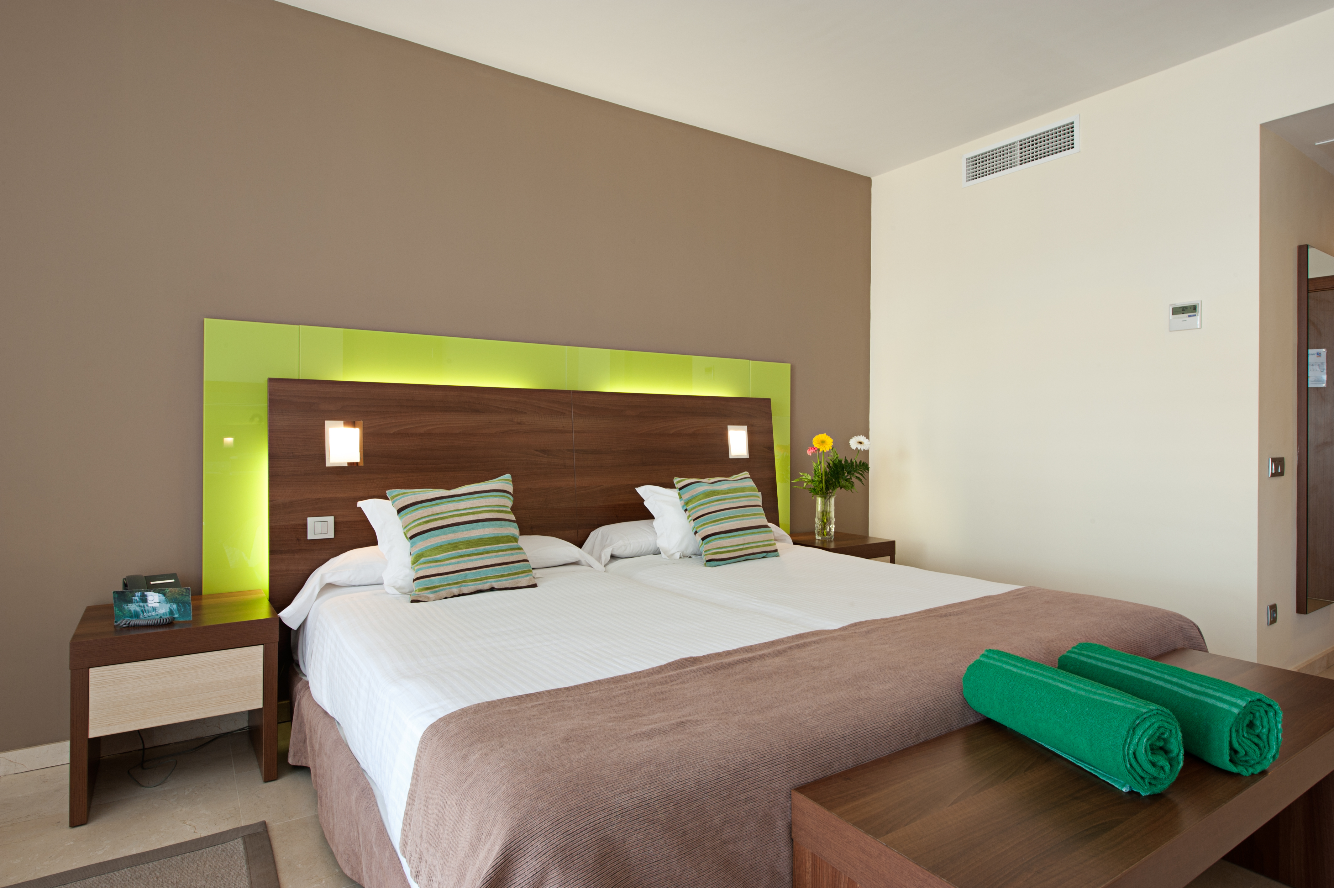 LIVVO_VALLE_TAURITO_FAMILY ROOM_TERRACE (8).jpg