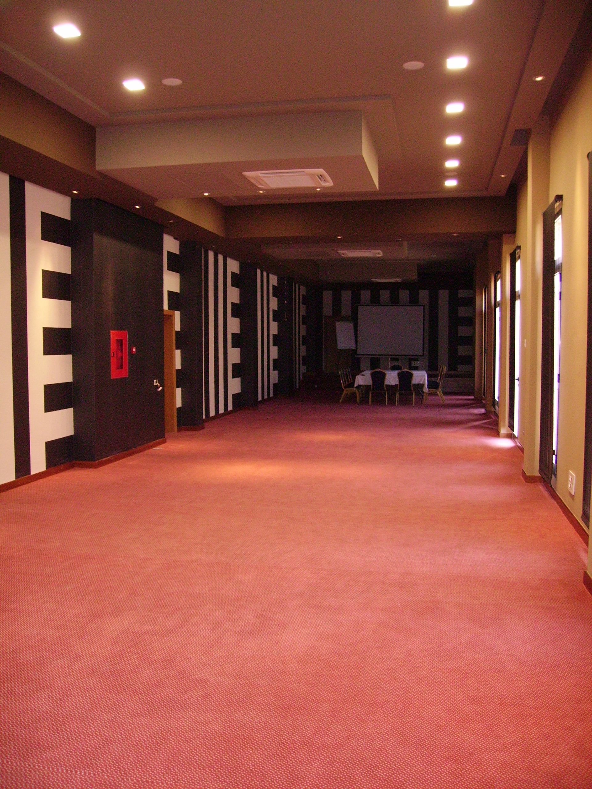 LIVVO_VALLE_TAURITO_SALA_CONFERENCIAS (1).JPG