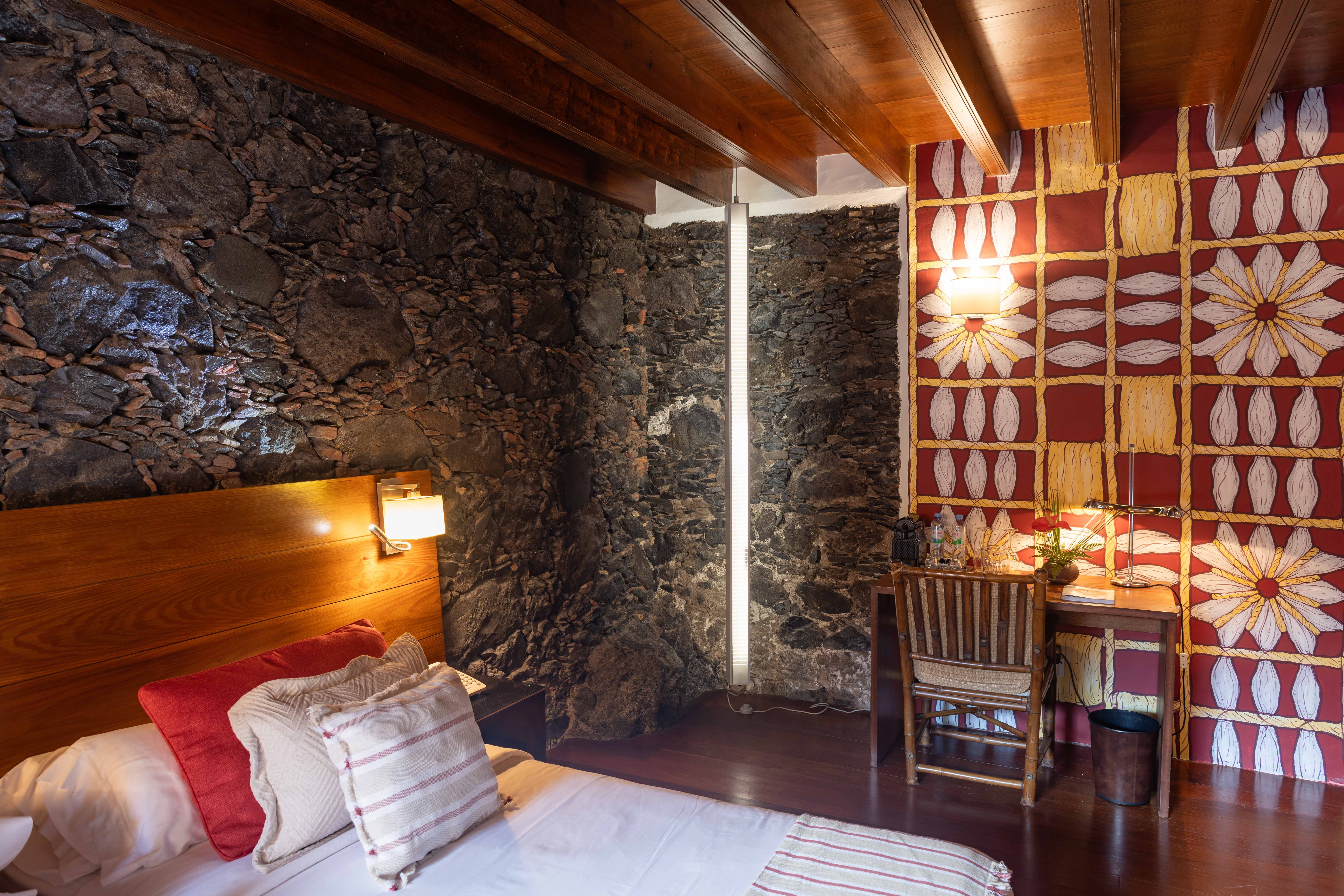 LIVVO_LA_QUINTA_ROJA_DBL Standard (10).jpg