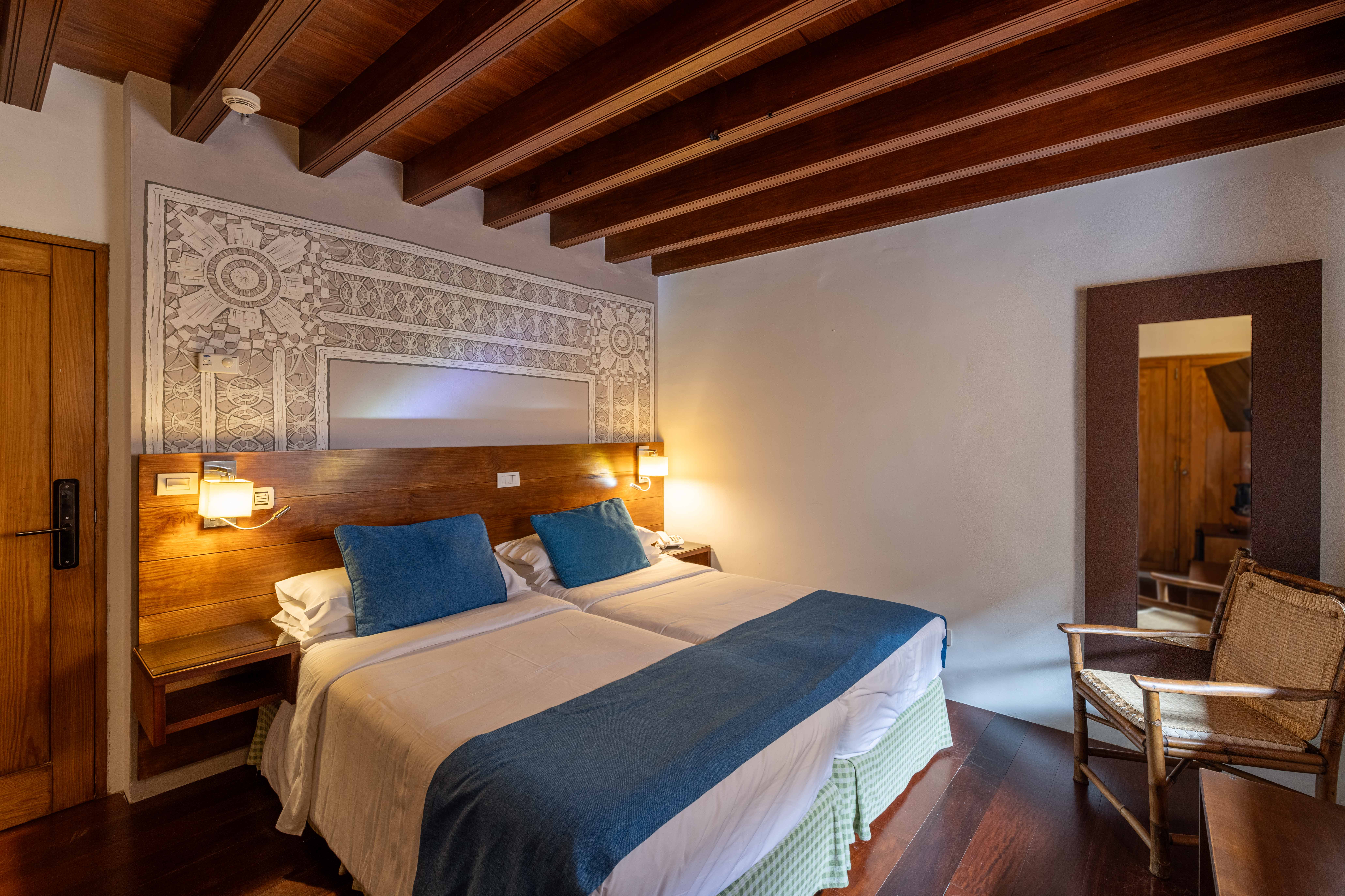 LIVVO_LA_QUINTA_ROJA_DBL Standard (13).jpg