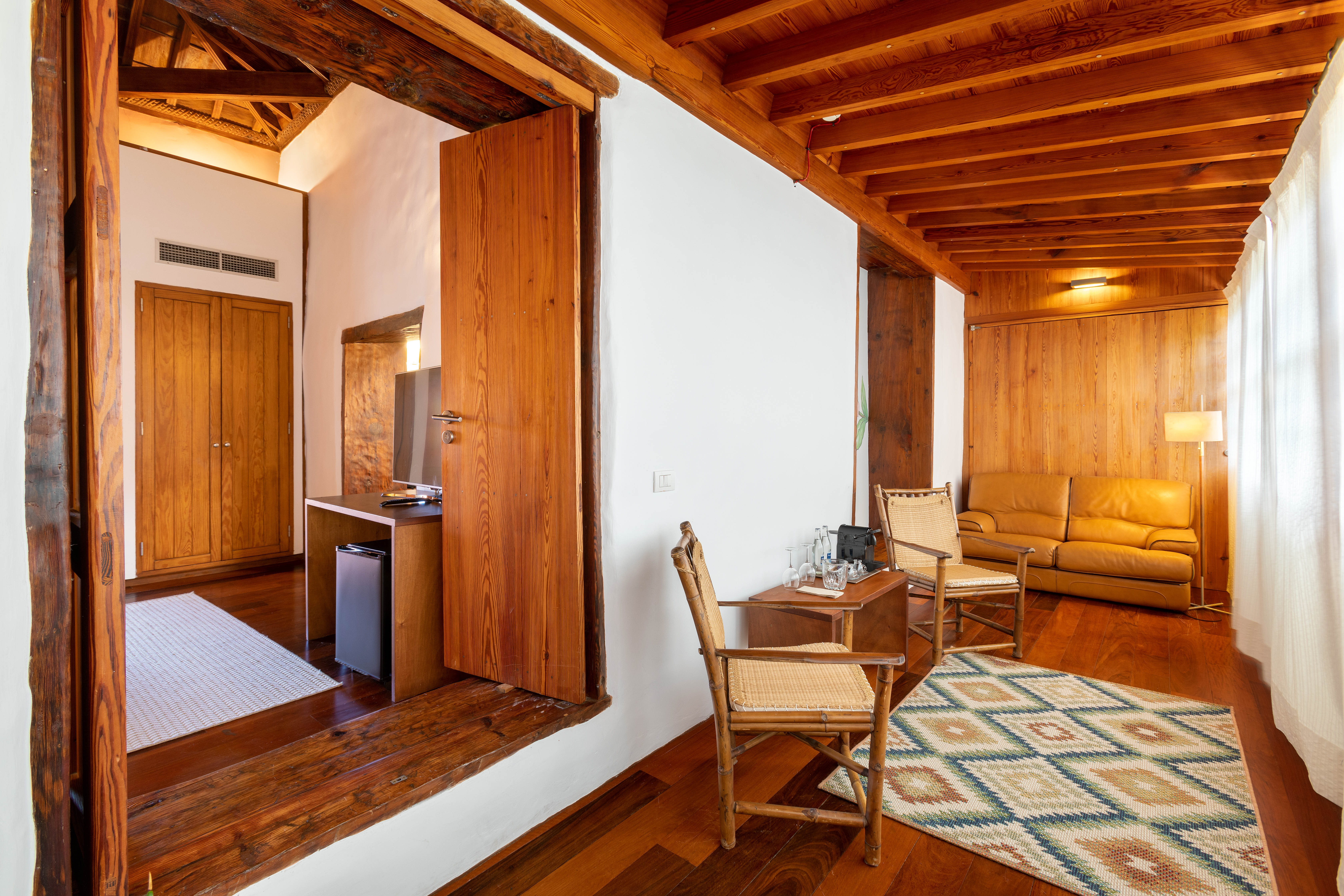 LIVVO_LA_QUINTA_ROJA_JUNIOR SUITE (5).jpg