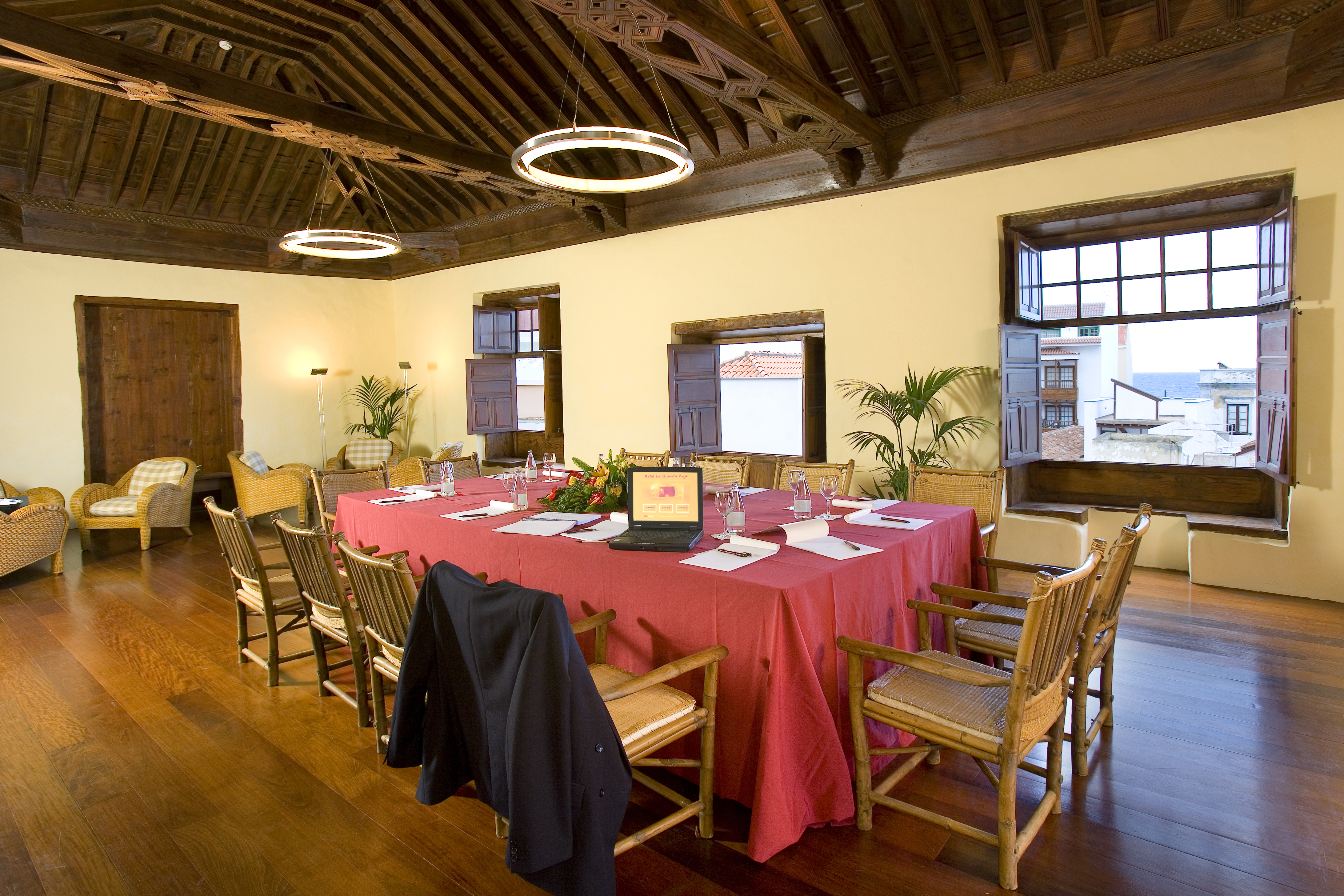 LIVVO_LQR_SALON MARQUEZ (3).jpg